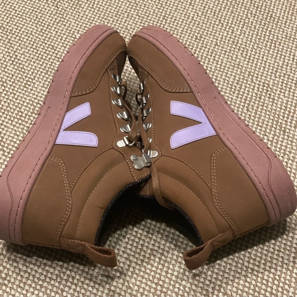 VEJA Gender Inclusive Roraima High Top Sneaker NWOT - Picture 6 of 14